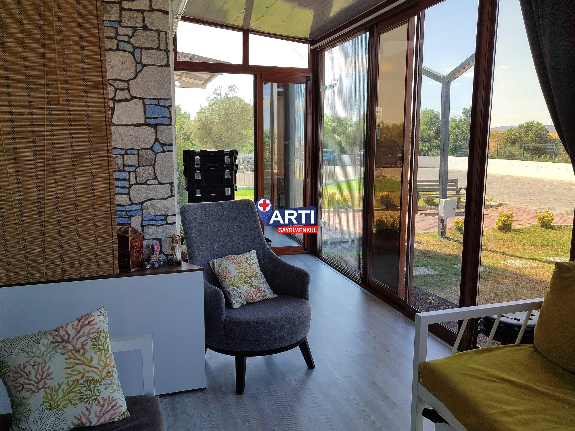 ARTI GAYRIMENKUL’DEN KORUKENT SİTESİNDE EŞYALI SATILIK 1+1