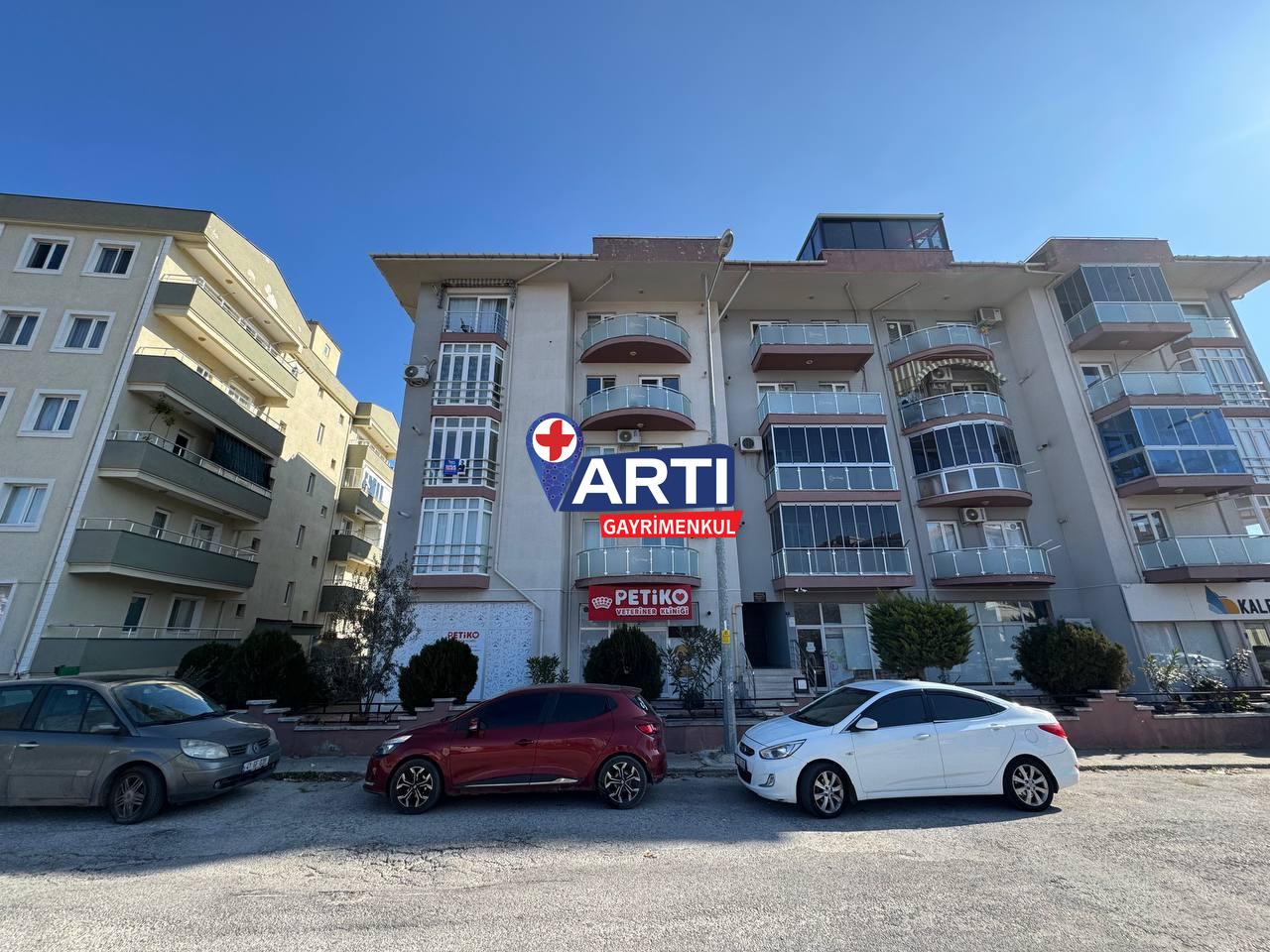 ARTI GAYRİMENKUL'DEN TROİA PALACE SİTESİNDE SATILIK 2+1 DAİRE