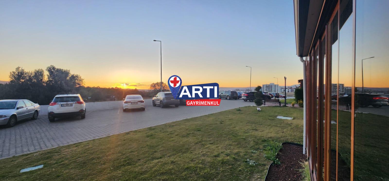 ARTI GAYRIMENKUL’DEN KORUKENT SİTESİNDE EŞYALI SATILIK 1+1