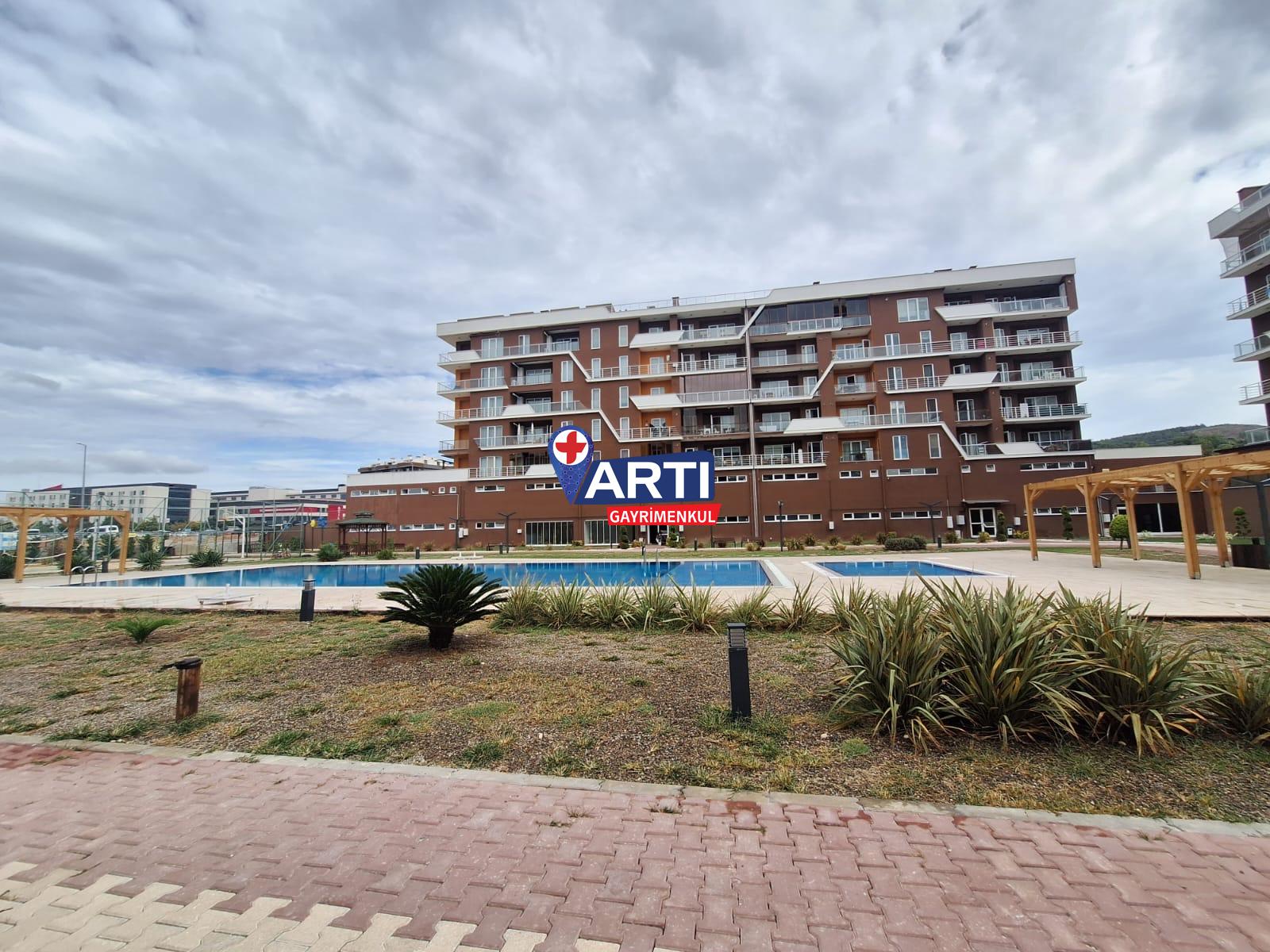 ARTI GAYRIMENKUL’DEN KORUKENT SİTESİNDE EŞYALI SATILIK 1+1