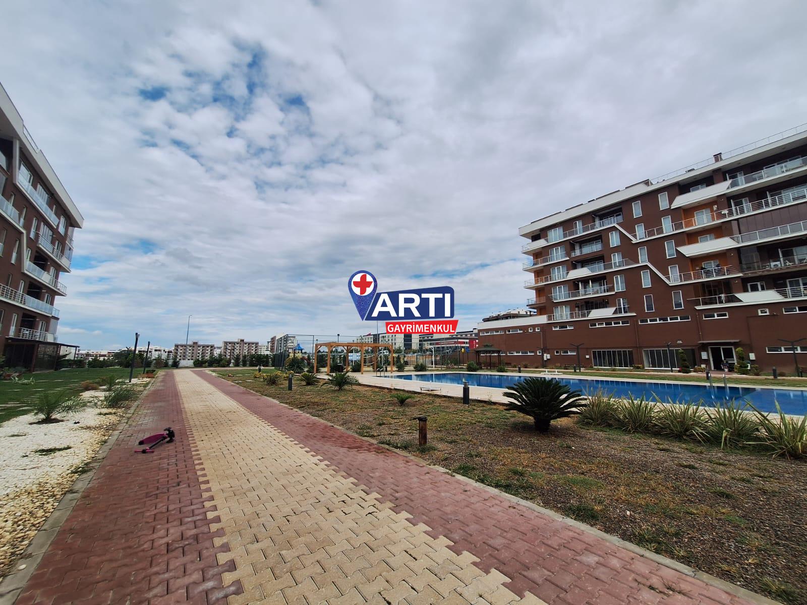 ARTI GAYRIMENKUL’DEN KORUKENT SİTESİNDE EŞYALI SATILIK 1+1